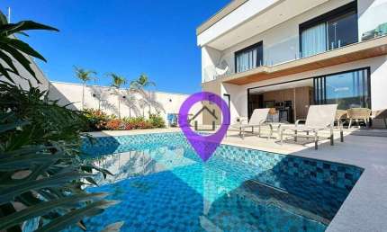 Casa a venda com 3 suítes de 297m² no bairro Astúrias. Destaques: piscina aquecida com hidro, hidromassagem e ótima localização.