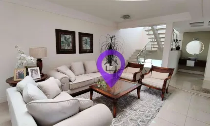 Casa de 470m² à venda no bairro Colinas de Santa Bárbara. 5 dormitórios, 6 vagas e área com churrasqueira. 4min do centro.
