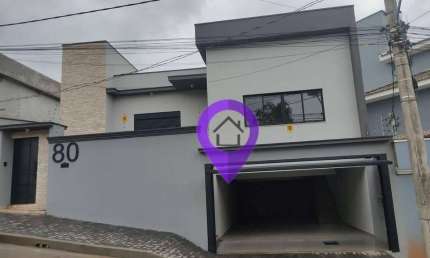 Casa com 3 suítes no bairro Ibirá, 235m² de área construída. Destaques: hidromassagem, área gourmet com piscina e localização privilegiada