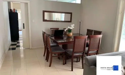 Casa térrea reformada, 3 suítes, sala ampla, churrasqueira no jardim