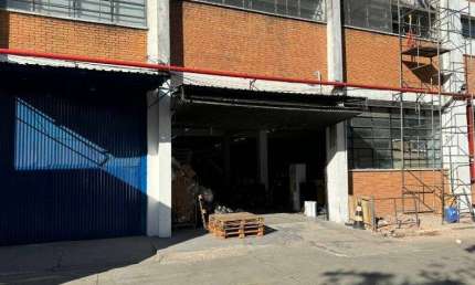 Galpão para locação em Jandira 400 m² - Condomínio Fechado