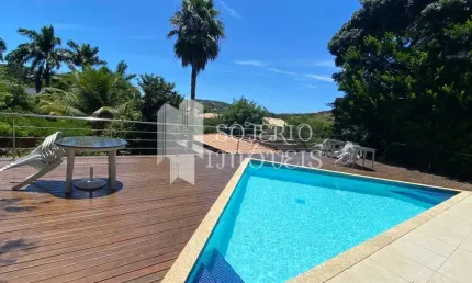 Vendo Casa em Búzios/RJ, com 500m² -Praia da Ferradura- Porteira Fechada