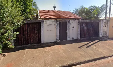 Casa de morada área total de 221,67 m² / parte ideal 50% de uma casa área total 360m²