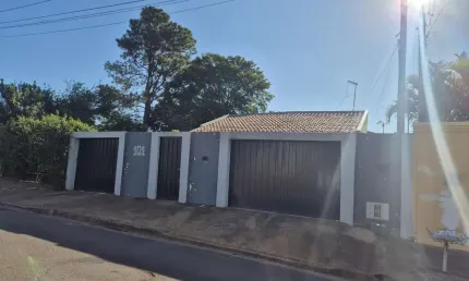 Casa de morada área total de 221,67 m² / parte ideal 50% de uma casa área total 360m²