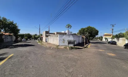 Prédio residencial com área de 294,31m² - marília/sp