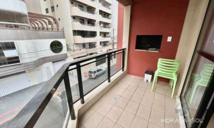 Apartamento com localização privilegiada na meia praia