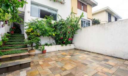 Funcional casa tipo para venda com 3 quartos, sendo 3 suítes, 153m²