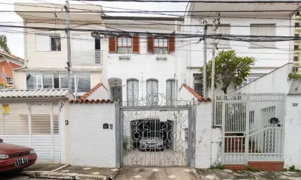 Confortável casa tipo para venda em Mirandópolis com 3 quartos, sendo 3 suítes, 284m²