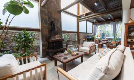 Aconchegante casa tipo para venda com 4 quartos, sendo 4 suítes, 326m²
