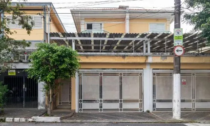 Agradável sobrado para venda em Vila do Bosque com 5 quartos, sendo 3 suítes, 200m²