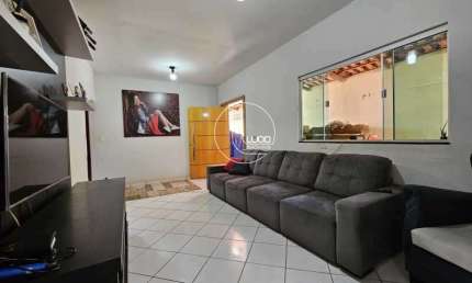 Casa com 3 quartos à venda na Rua 29, Recanto do Sol, Anápolis, 153 m2 por R$ 400.000