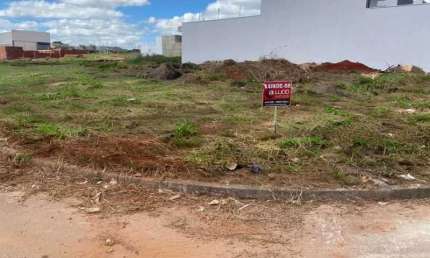 Terreno à venda na Avenida Sérvio Túlio Jaime, Residencial Campos do Jordão, Anápolis por R$ 200.000