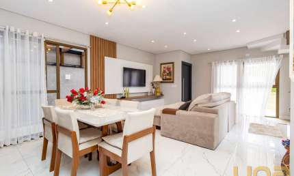 Sobrado em Condominio 230 m² com 03 suítes no Santa Cândida -