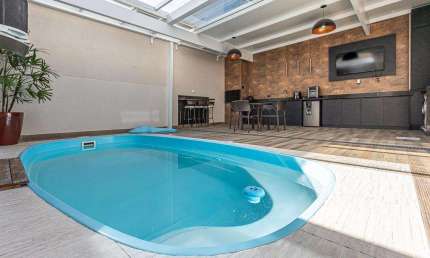 Sobrado Campo Comprido 3 quartos com piscina coberta e aquecid