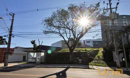 Imobiliária Cilar Aluga Terreno no Bigorrilho com 667m², Ref.