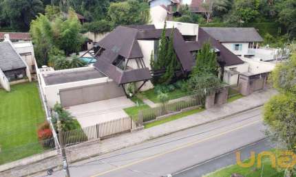 CASA COM 5 QUARTOS - ÁREA TOTAL 863,68 m² - SÃO LOURENÇO - REF