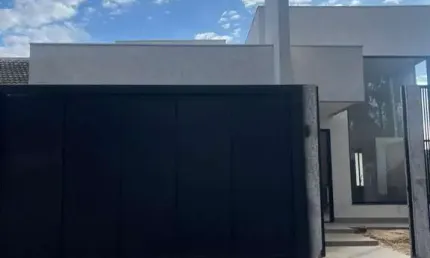Casa Térrea à Venda no Jardim Monte Rei em Maringá – 3 Suítes e Piscina Aquecida