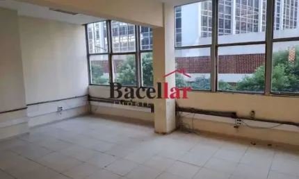 Ponto comercial com 4 salas para alugar na Rua Morais e Vale, Centro, Rio de Janeiro, 277 m2 por R$ 2.775