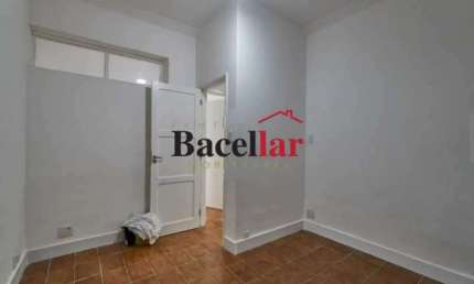 Apartamento com 3 quartos à venda na Rua Benevenuto Berna, Tijuca, Rio de Janeiro, 70 m2 por R$ 360.000