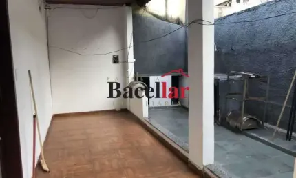Casa com 2 quartos à venda na Rua Conceição da Feira, Pitangueiras, Rio de Janeiro, 300 m2 por R$ 900.000