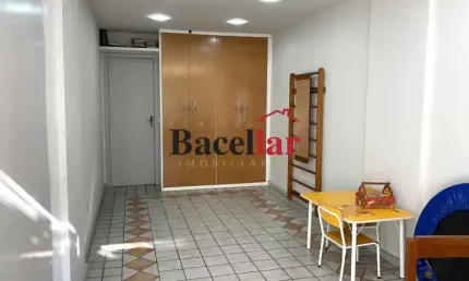 Sala comercial com 1 sala à venda na Rua Haddock Lobo, Tijuca, Rio de Janeiro, 33 m2 por R$ 230.000