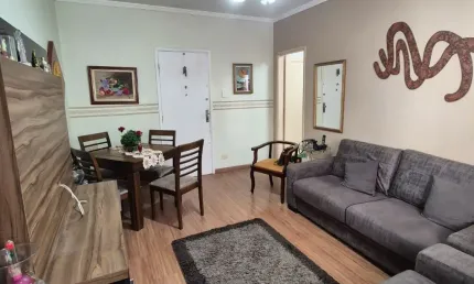 Ótimo apartamento 2 dormitórios, no coração do Gonzaga. 1o andar