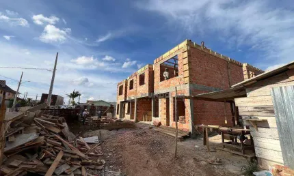 Sobrado com 3 dormitórios à venda, 112 m² por R$ 590.000,00 - Capela Velha - Araucária/PR
