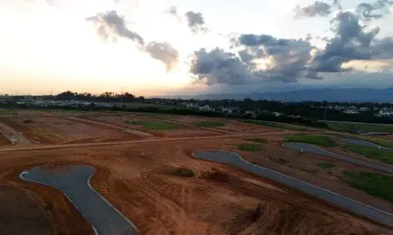 PRÓXIMO ao CENTRO de PINDA | Clube completo| LOTES a partir de 250m² | Facilitado| Conheça