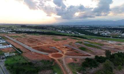 Próximo ao CENTRO de Pindamonhangaba | Clube completo | Facilitado | Obras em conclusão