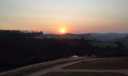 Condomínio em pedra bela | lotes a partir de 250m² com lago e área de lazer | facilitado