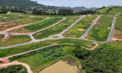 LOTES a partir de 250m² em Extrema | Residenciais e Comerciais | Área de Lazer e Lagos