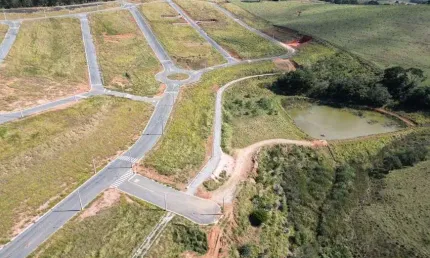 Pronto pra construir | Lotes a partir de 250m² em Extrema | Lazer e Lagos | Facilitado