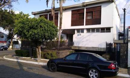 Casa com 5 dormitórios, sendo 2 suítes e 1 escritório