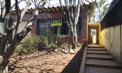 Casa para venda com 4 dormitórios, sendo 1 suíte, terreno de 400 m2, necessita de reforma completa, oportunidade de investimento e moradia.