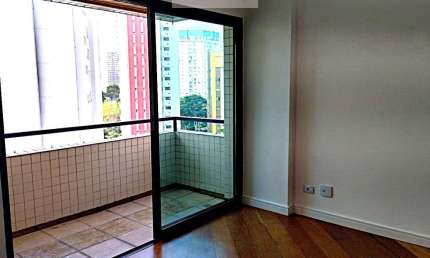 Apartamento com 3 dormitórios, sendo 1 suíte, amplo e ensolarado em área nobre no Klabin na região da Vila Mariana.