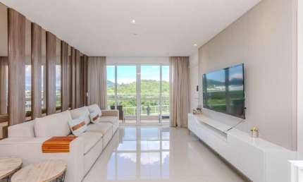 Aluguel Anual: Apartamento Garden com Piscina Privativa, 4 suítes e 3 vagas. Na Barra Sul em Balneário Camboriú