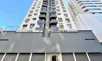 Aluguel Anual: Apartamento mobiliado com 2 quartos sendo 1 suíte no centro de Balneário Camboriú