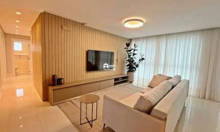 Aluguel Anual: Apartamento mobiliado 3 suítes no centro de Balneário Camboriú.