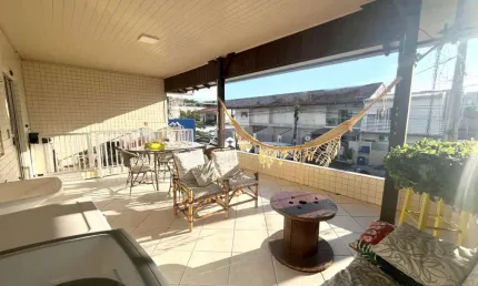 Aluguel anual: Casa residencial de 5 quartos em Balneário Camboriú