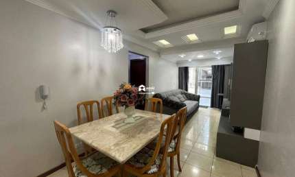 Aluguel anual: Apartamento de 2 quartos, com ampla sacada em Balneário Camboriú.