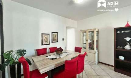 Aluguel Anual: Apartamento mobiliado com 2 quartos sendo 1 suíte na quadra do mar em Balneário Camboriú.