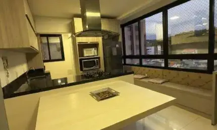 Aluguel anual: Apartamento de 2 suítes semi mobiliado em Balneário Camboriú.