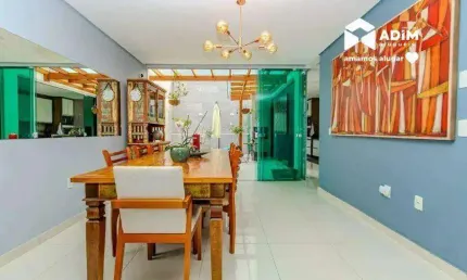 Aluguel anual: Sobrado Triplex de 3 suítes com de 178mts na Praia dos amores em Balneário Camboriú