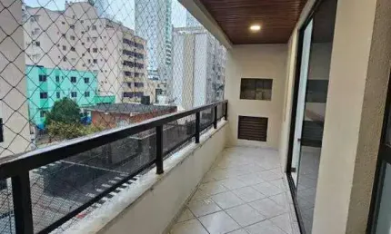 Aluguel anual: Apartamento de 2 dormitórios no centro em Balneário Camboriú