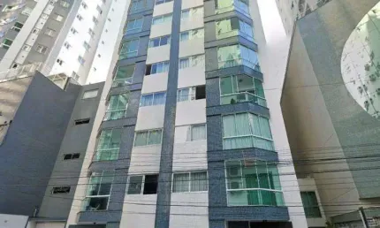 Aluguel Anual: Apartamento mobiliado com 2 quartos sendo 1 suíte na quadra do mar em Balneário Camboriú