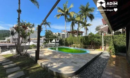 Aluguel anual: casa em condomínio com piscina em baneário camboriú