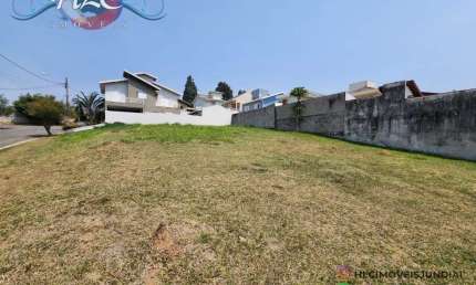 Terreno à Venda no condomínio Terras de Genova - lote em declive.