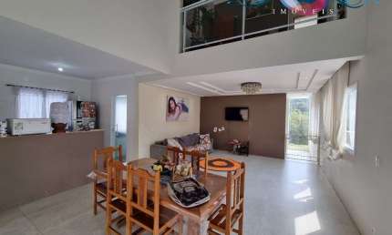 Casa espaçosa em condomínio com 3 dormitórios e área de lazer completa - Residencial Cambarah, Jarinu