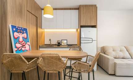 Mobiliado e Moderno | 2 Quartos com Churrasqueira no Ribeirão da Ilha