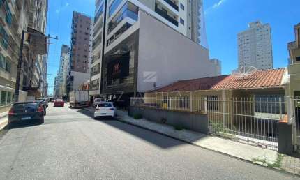 Casa com 3 quartos à venda na Rua 207, 499, Meia Praia, Itapema